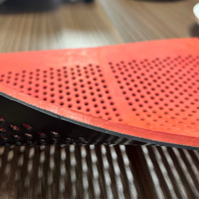 سجادة شاشة مطاطية مضادة للانسداد 8 مم بفتحات مستطيلة للغربلة الجافة والرطبة